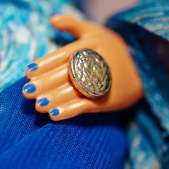 SEALED NEW EXCLUSIVE 2025 Barbie x MoMA Vincent van Gogh Doll Annalise Lao - Picture 7 of 16